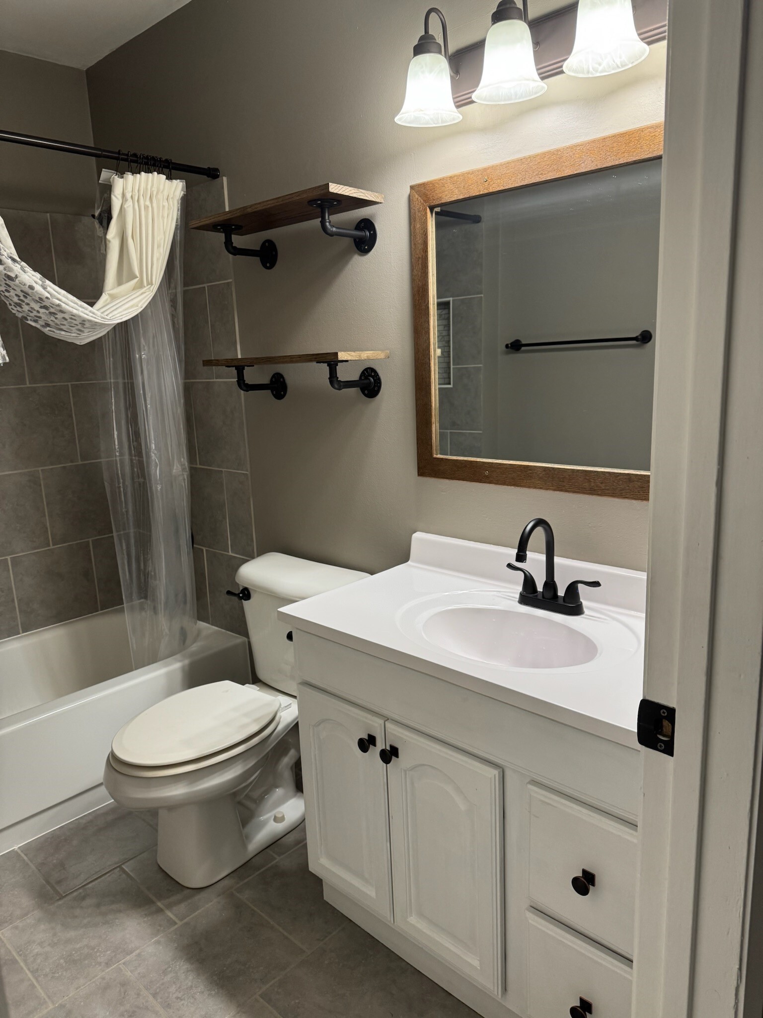 Full Bath 1 Vanity Toilet